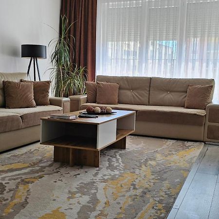 Cozy Apartment - 2 Bedrooms In The Best City Area. Ferizaj Buitenkant foto